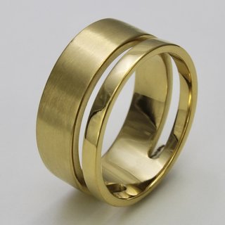 Aufflliger Ring aus vergoldetem Edelstahl mit geteilter Ringschiene - Doppelter Ring