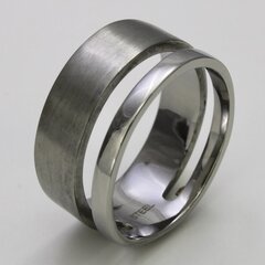 Aufflliger Ring aus Edelstahl mit geteilter Ringschiene...