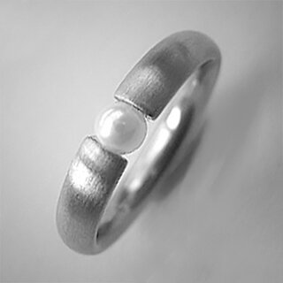 Spannring aus mattiertem Edelstahl mit weier Zuchtperle - 4 mm - Fingerring - Gre 54