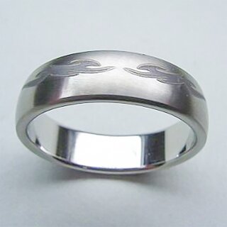 Ring aus Edelstahl mit gelasertem Tribal  - 7 mm - gravierter Fingerring - Größe 58