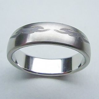 Ring aus Edelstahl mit gelasertem Tribal  - 7 mm - gravierter Fingerring - Gre 62