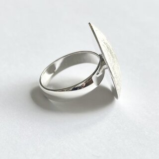 Zeitloser Ring gewölbte Scheibe aus gecrashtem 925er Silber - Fingerring - Sterlingsilber - Größe 54