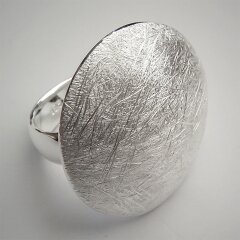Zeitloser Ring "gewölbte Scheibe" aus gecrashtem 925er Silber - Fingerring - Sterlingsilber - Größe 62
