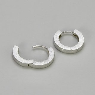 Zierliche Creolen aus hochwertig gecrashtem 925er Silber - Klappcreolen- Ohrringe