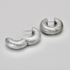 Große Klappcreolen aus 925er Silber - eismatt...