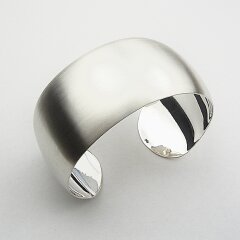 Breiter Armreif aus mattiertem 925er Silber - 29mm -...