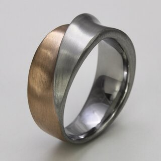 Bicolor Ring aus fein mattiertem Edelstahl, zur Hälfte rosévergoldet- Edelstahlring - Fingerring - Größe 53