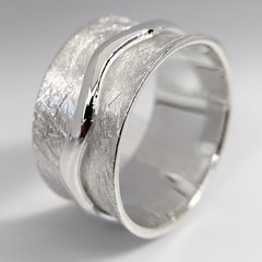 Mit Liebe zum Detail gefertigter Ring aus 925er...