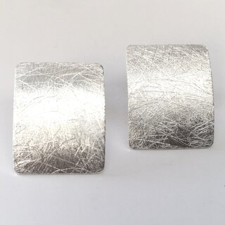 Rechteckige große Silberohrstecker aus 925er Silber mit eismatter Oberfläche