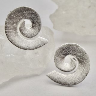Ohrstecker Schnecke aus eismattem 925er Silber - Ohrringe Spirale - Sterlingsilber
