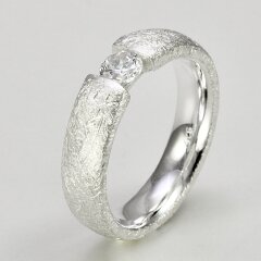 Bombierter Ring aus eismattiertem 925er Silber mit Zirkonia- 5 mm - Spannringeffekt - Sterlingsilber - Größe 58