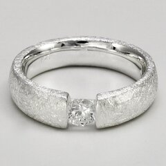Bombierter Ring aus eismattiertem 925er Silber mit Zirkonia- 5 mm - Spannringeffekt - Sterlingsilber - Größe 58