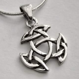 Kleiner Anhänger Keltischer Knoten aus 925er Silber - Kettenanhänger