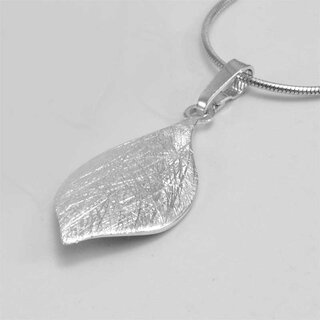 Anhnger kleines Blatt aus 925er Silber - beidseitig gecrasht - Kettenanhnger