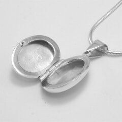 Ovales Medaillon aus auf Hochglanz poliertem 925er Silber...