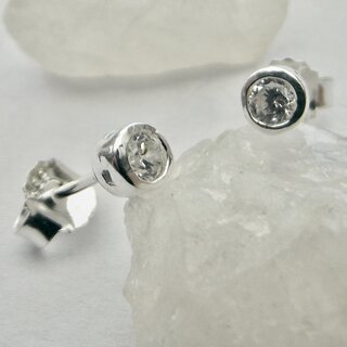 Klassische Ohrstecker aus poliertem 925er Silber mit weißem Zirkonia - Ohrringe - Sterlingsilber