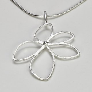 Anhnger Blume aus eismattem 925er Silber - filigran gearbeiteter Kettenanhnger - Sterlingsilber