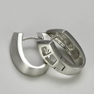 Elegante Creolen aus mattiertem 925er Silber - Geschwungene Form - Ohrringe - Sterlingsilber