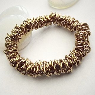 Goldfarbenes Armband