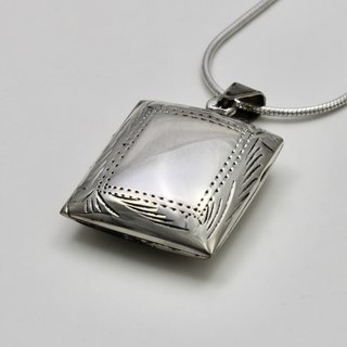 Rechteckiges Medaillon aus poliertem 925er Silber - Florale Muster - Kettenanhnger