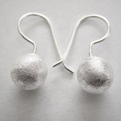 Ohrhnger Kugel aus gecrashtem 925er Sterlingsilber -...