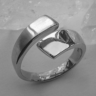 Offener Ring aus teilweise poliertem und mattiertem Edelstahl - Fingerring - Größe 60
