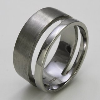 Auffälliger Ring aus Edelstahl mit geteilter Ringschiene - Doppelter Ring 54