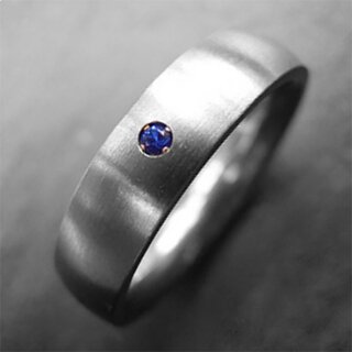 Eleganter Ring aus mattiertem Edelstahl mit blauem synthetischen Saphir - 5 mm - Gre 51